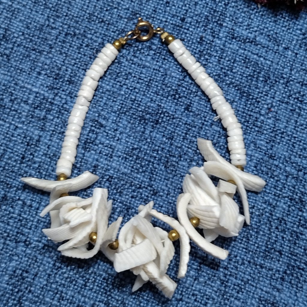Shell Bracelet (4b)